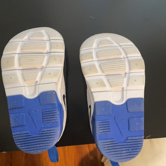 Nike Toddler Shoes - Picture 3 of 3